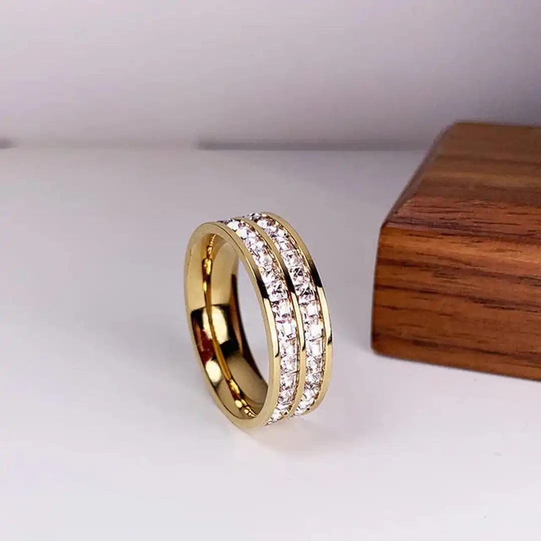 Κομψό Δαχτυλίδι με Διπλή Επένδυση Ζιρκόν