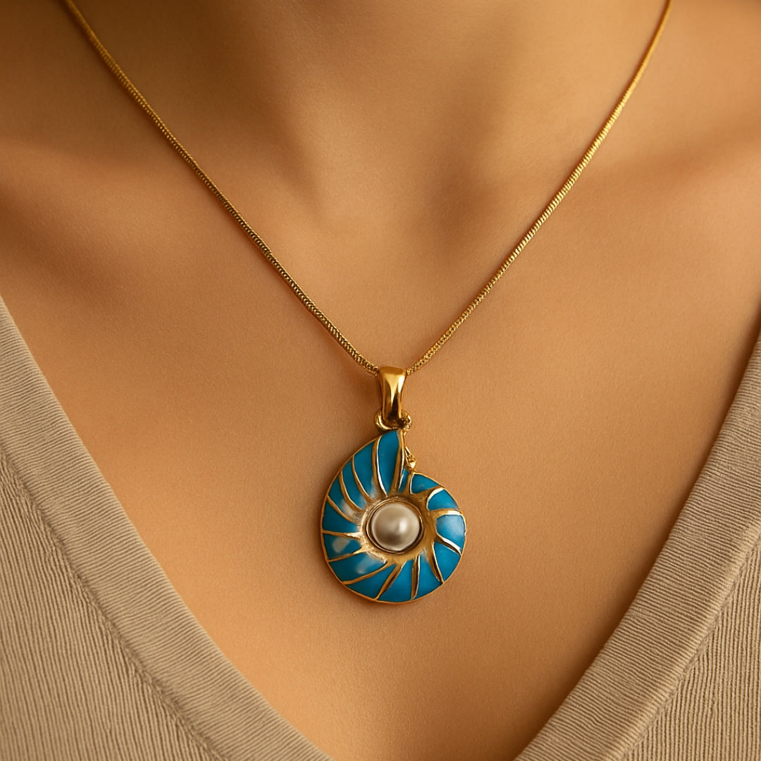 Κολιέ με μπλε κοχύλι και πέρλα